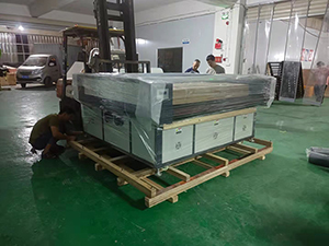 Máy cắt laser máy ảnh Boming giao hàng cho khách hàng Pakistan